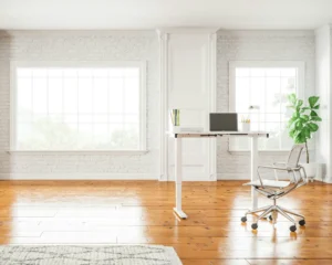 Oficina moderna con escritorio elevable blanco y silla ergonómica