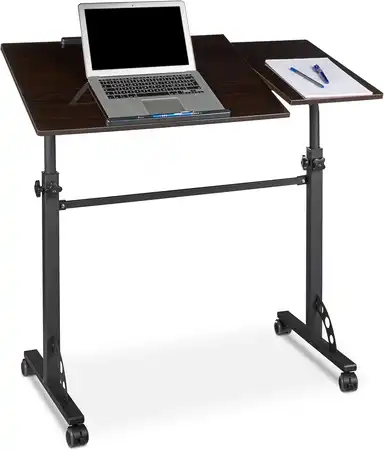 Escritorio elevable manual Relaxdays en negro ébano, con ruedas y doble tablero ajustable, perfecto para pisos pequeños o zonas de trabajo compartidas.