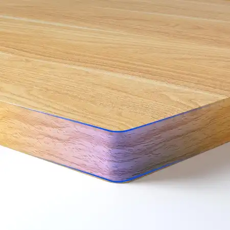 Detalle del tablero de arce claro Flexispot compatible con estructura escritorio elevable, ideal para quienes buscan un acabado limpio y moderno en su estación de trabajo.