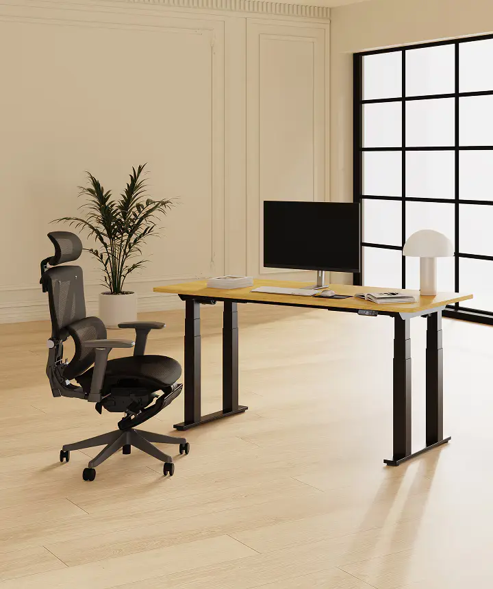 Escritorio elevable FlexiSpot E7 Plus de 4 patas con tablero claro en oficina moderna